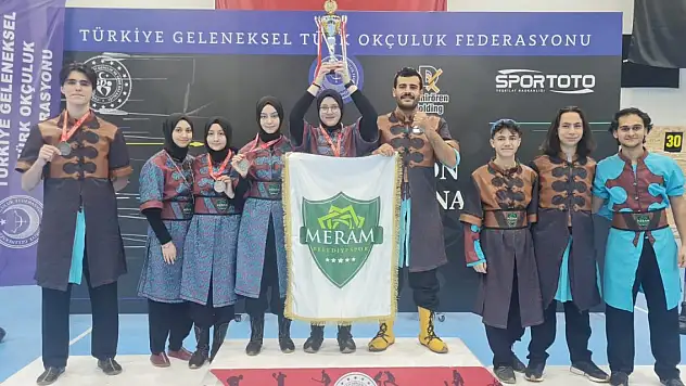 Meram Belediyesporlu okçulardan Türkiye rekoru