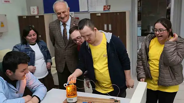 Özel öğrenciler eğlenceli deneyler yaptı