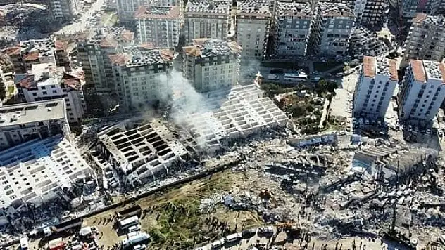 Hatay'da yıkılan sitenin yapı denetim sorumlusu tutuklandı