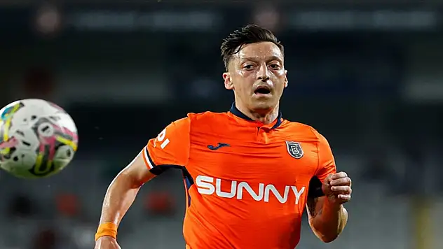 Mesut Özil futbolu bıraktı