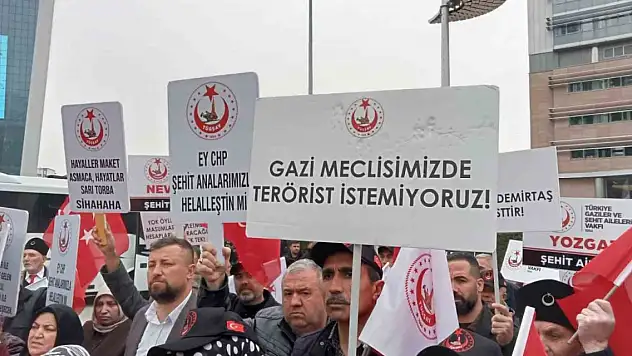 Şehit ve gazi ailelerinden Kılıçdaroğlu'na tepki: 'İhanetten derhal geri dönün'