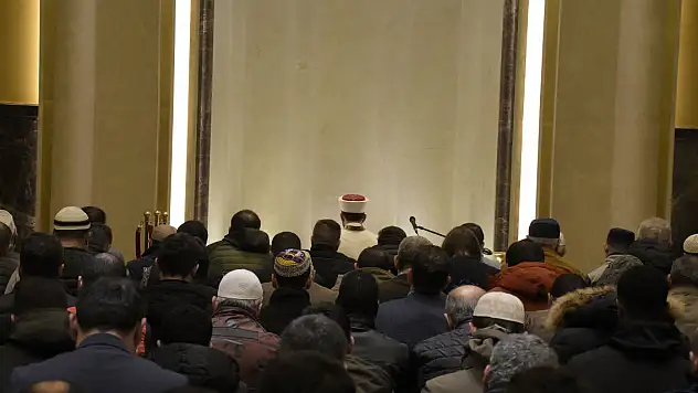 Taksim Cami'nde ilk teravih namazı kılındı