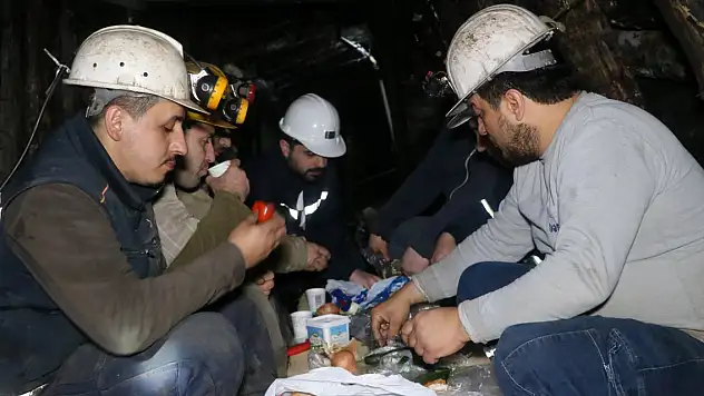 Yerin metrelerce altında ilk sahurlarını yaptılar