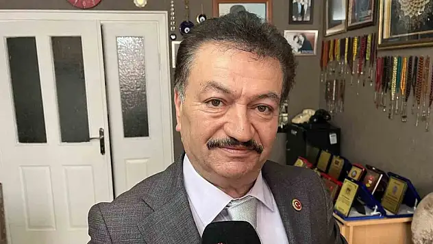 Demirel, Özal ve Erbakan'ı tıraş eden Meclis'in 20 yıllık berberi vekilliğe hazırlanıyor