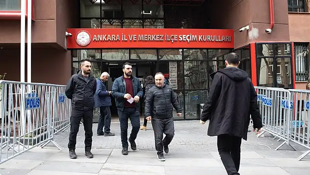 Seçmenler tarafından belirlenecek cumhurbaşkanı adayları için imza verme işlemi sürüyor