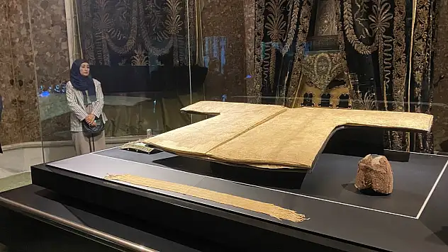 Hırka-i Şerif ziyarete açıldı