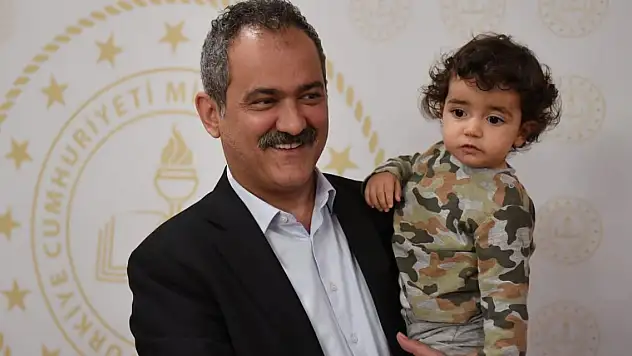 Bakan Özer, Ankara'da depremzede öğretmenlerle iftarda bir araya geldi