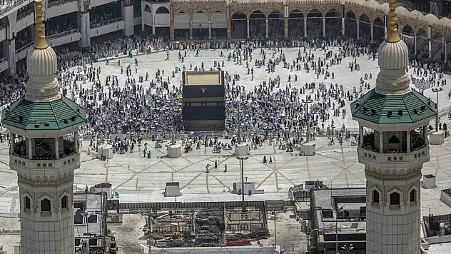 Suudi Arabistan'dan umre kısıtlaması