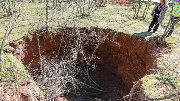 6 metre çapında ve derinliğinde obruk oluştu