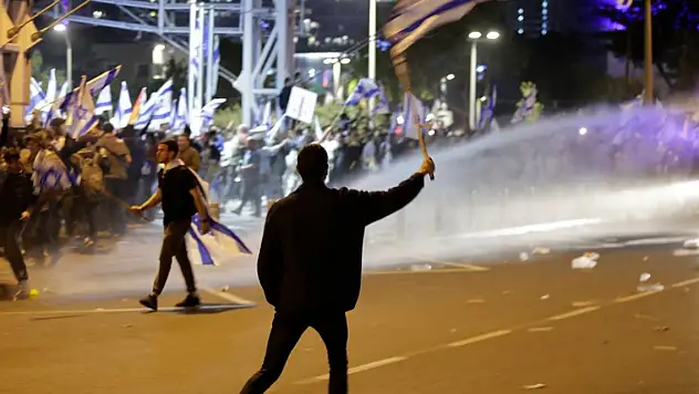 İsrail polisi Tel Aviv'de,  göstericilere müdahale etti