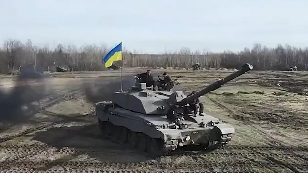 Ukrayna Savunma Bakanı Reznikov, 'Challenger 2' tankıyla sürüş testi yaptı