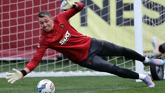 Galatasaray'da Dries Mertens takımla çalıştı