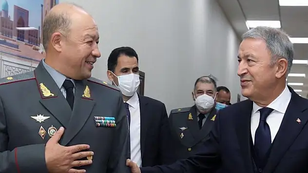 Bakan Akar, Özbekistan Savunma Bakanı Kurbanov ile görüştü