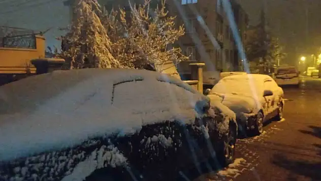 Afyonkarahisar'da kar yağışı etkili oldu