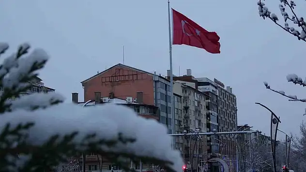 Geceden sabaha kadar yağan kar sonrası şehir güzelliğe büründü