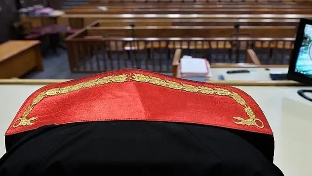 Yargıda yeni düzenlemeler Resmi Gazete'de... Ağır hasta çocuğu olan hükümlü annelere infaz ertelemesi