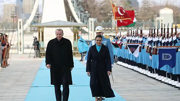 Erdoğan, Macaristan Cumhurbaşkanı Novak'ı resmi törenle karşıladı