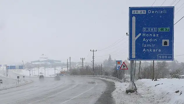 Denizli'de yüksek kesimlerde kar yağışı etkili oldu