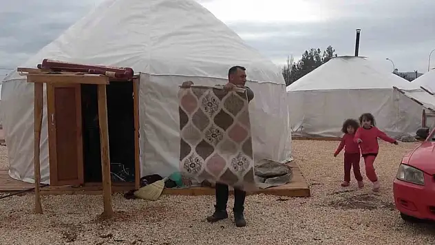 Şehir dışındaki ailesinin yanına gidecekken depreme yakalandı: Kendisi kurtuldu, oğlu öldü