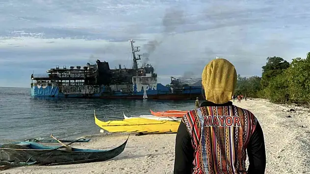 Filipinler'de seyir halindeki feribotta yangın: 12 ölü, 14 yaralı