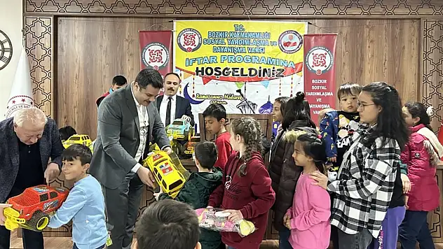Konya Bozkır'da misafir edilen depremzedeler iftarda buluştu