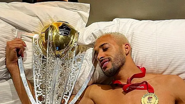 1 yıl daha sözleşmesi vardı! Trabzonspor'da ayrılık