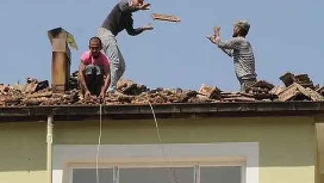 Reyhanlı'da yaralar sarılıyor