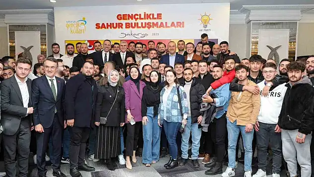 Bakan Çavuşoğlu depremzede ailelerle bir araya geldi