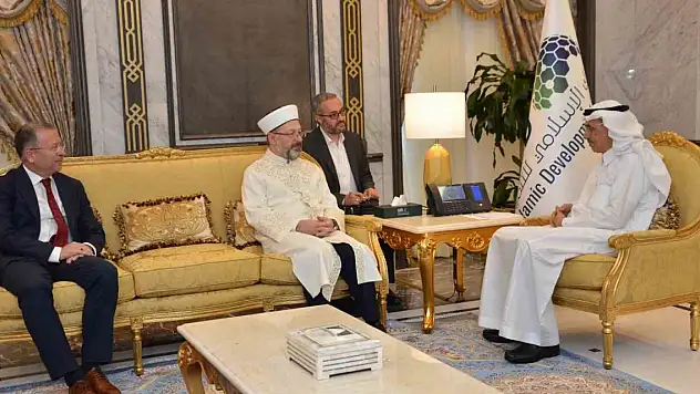 Başkan Erbaş, Cidde'de İslam Kalkınma Bankası Başkanı Al Jasser ile görüştü