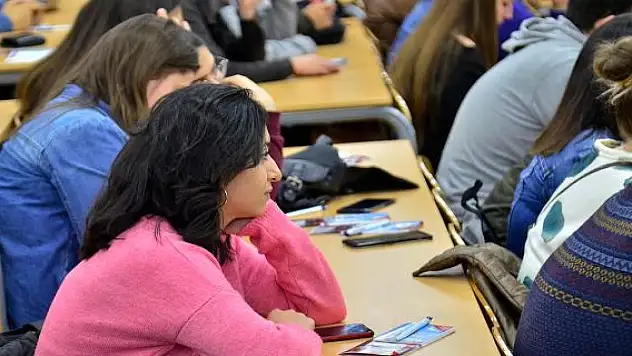 Üniversitelerde yüz yüze eğitim başladı! Ara sınavlar nasıl olacak?