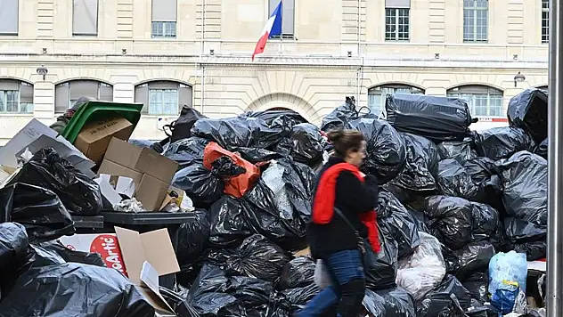 Paris kriz! Tonlarca çöp yığını gündem oldu