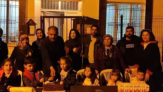 Depremzede minik Zehra'ya doğum günü sürprizi