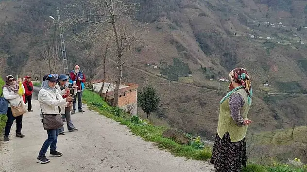 Turist kafilesi kuş diline hayran kaldı