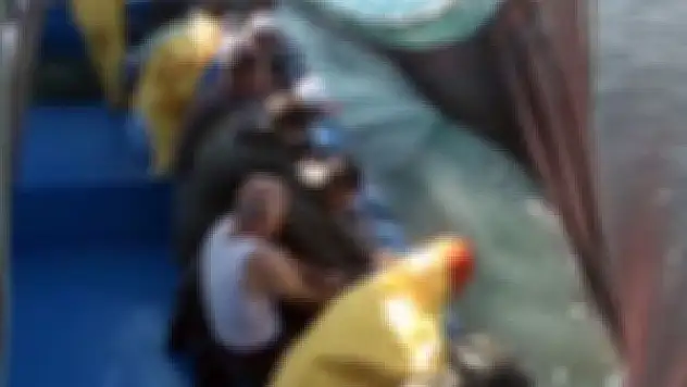 Fırtınaya yakalanan balıkçılar sağ kurtarıldı