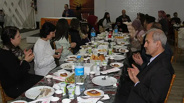 Beyşehir'de Kadın Derneği ilçedeki depremzedelerle iftarda buluştu