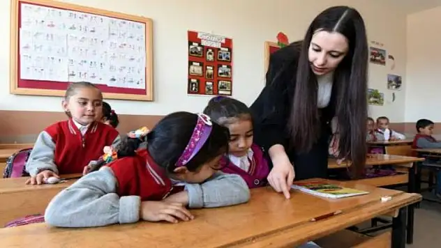 MEB'den deprem bölgesindeki 4 ilde görev yapan öğretmenlere ilave yer değişikliği hakkı