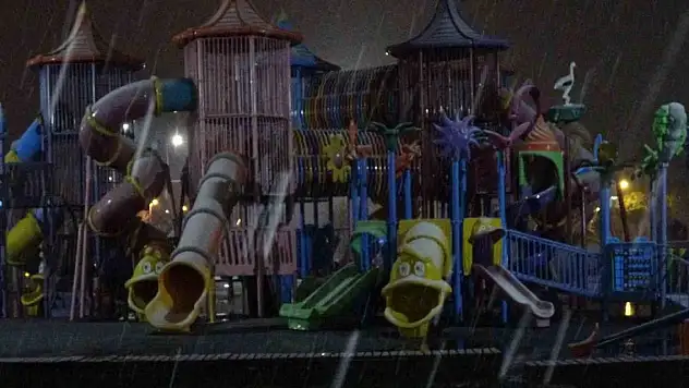 Uşak'a Nisan ayında kar yağdı