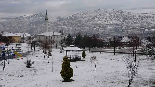 Yozgat'ta nisan ayında kar etkili oldu