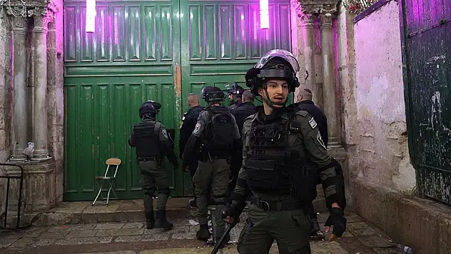 İsrail polisinden ruhsatı bulunanlara silah taşıma çağrısı