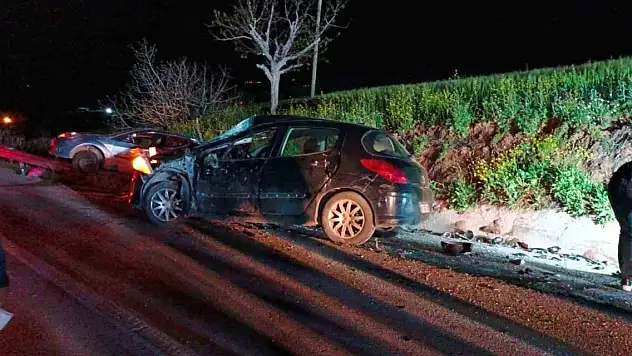 Zincirleme trafik kazası: 1'i polis 2 ölü, 4 yaralı