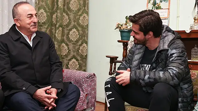 Dışişleri Bakanı Çavuşoğlu, Gönül Dağı dizisinin setini ziyaret etti