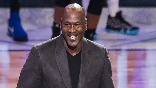 Michael Jordan'ın ayakkabısı rekor fiyata satıldı