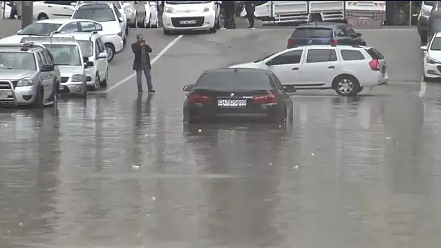Mardin'de sağanak sonucu ev ve iş yerlerini su bastı