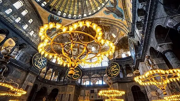 2023 Kadir Gecesi ne zaman? Kadir Gecesinde hangi dualar okunur?