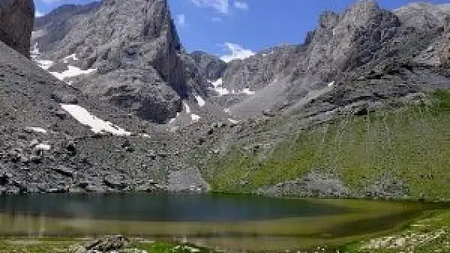 Doğaseverlerin yeni gözdesi 'Karagöl'