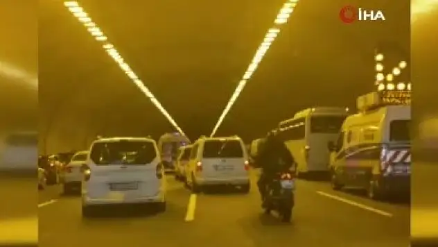 Hakim ve savcıları taşıyan minibüs devrildi