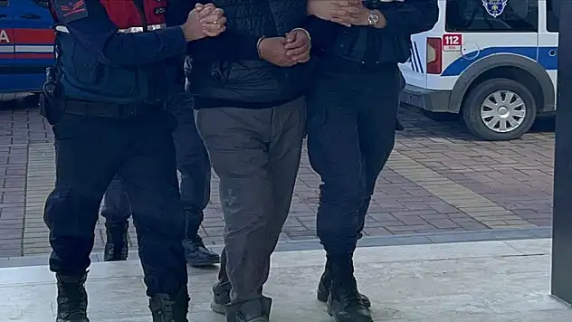 Hatay'da yıkılan 600 Evler Sitesi'nin yapı denetim sorumlularından biri tutuklandı