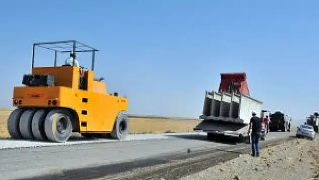 Akşehir'de asfaltlama çalışmaları sürüyor