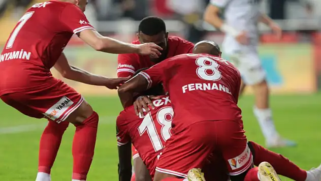 4 gollü Antalya derbisi! Antalyaspor'un