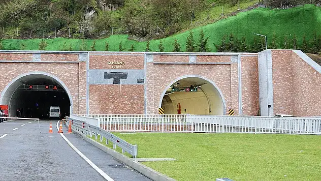 Bakan Karaismailoğlu: 3 Mayıs'ta Zigana Tüneli'ni açacağız